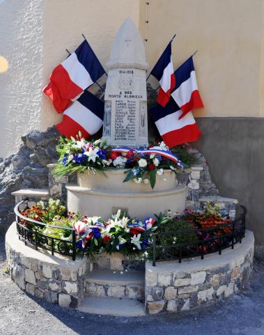 18 08 26 monument aux morts