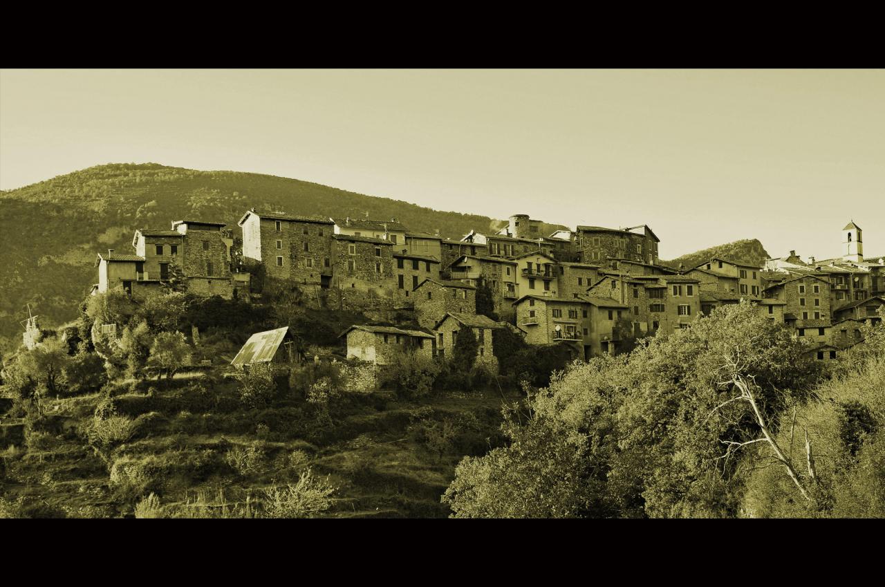 Le village vu de la chapelle Saint-Roch 2