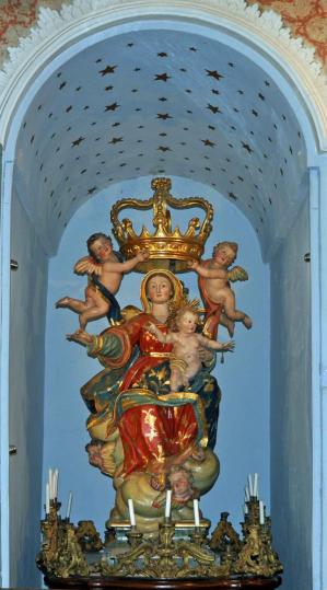 Vierge en place